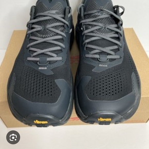 Altra Olimpus 5 Size 11.5Vibram Black and Gray Athletic Shoes - Picture 1 of 12